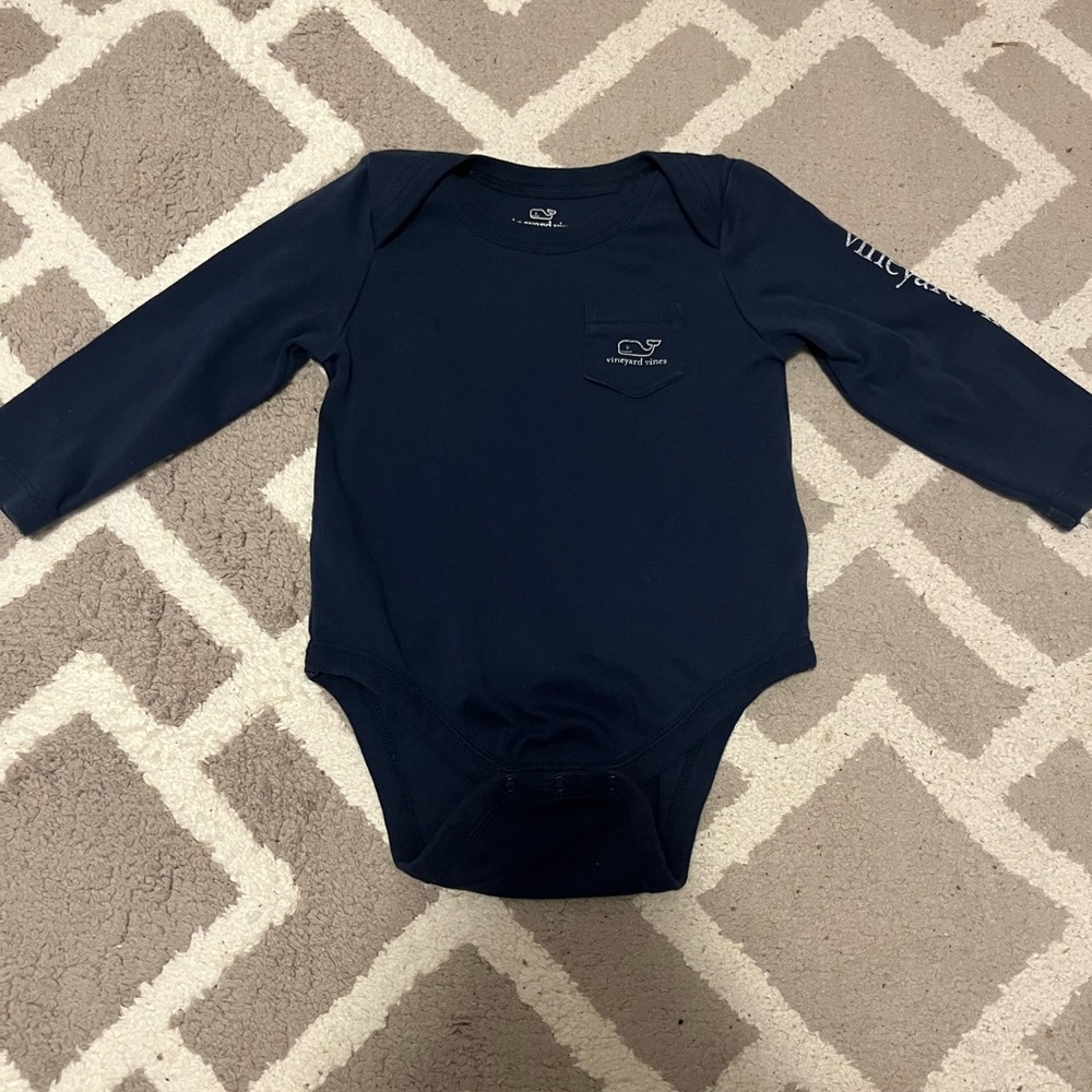 Vineyard Vines Navy 6-12 Months Baby Infant Graphic Logo Pocket Onesie Bodysuit - Picture 3 of 7